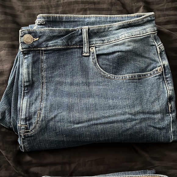 Like new Maurices high rise size 22W jeans, Priced per pair - Picture 5 of 5